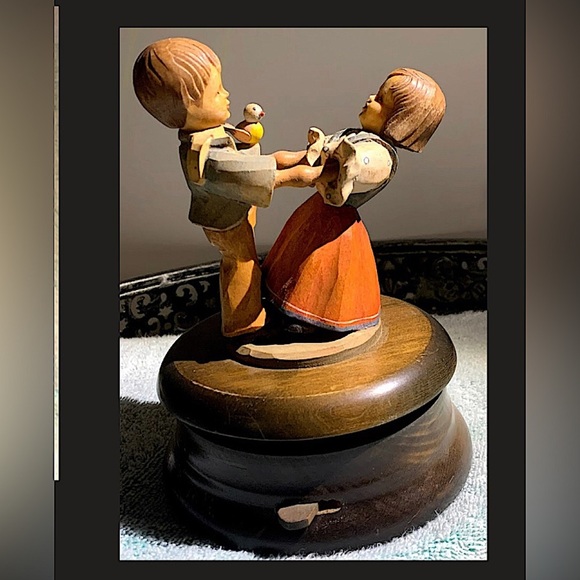 Vintage Wooden Reuge Music Box Dancing Children Love Story-🎶Love Me Tender - Picture 2 of 6